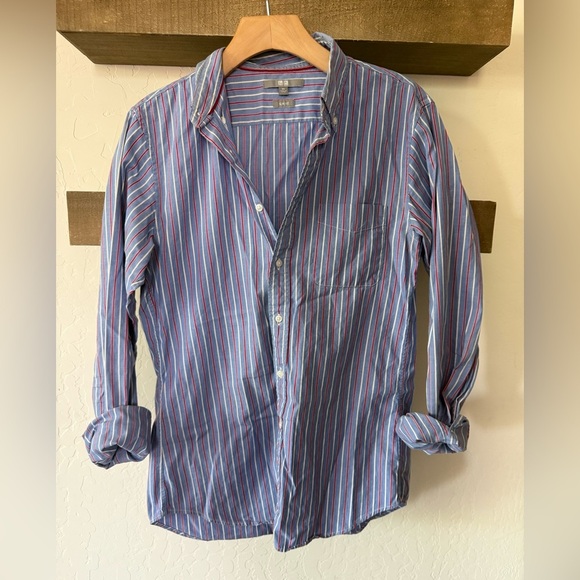 Uniqlo|Casual button down striped top,100% cotton•Business casual closet staple - Picture 5 of 9